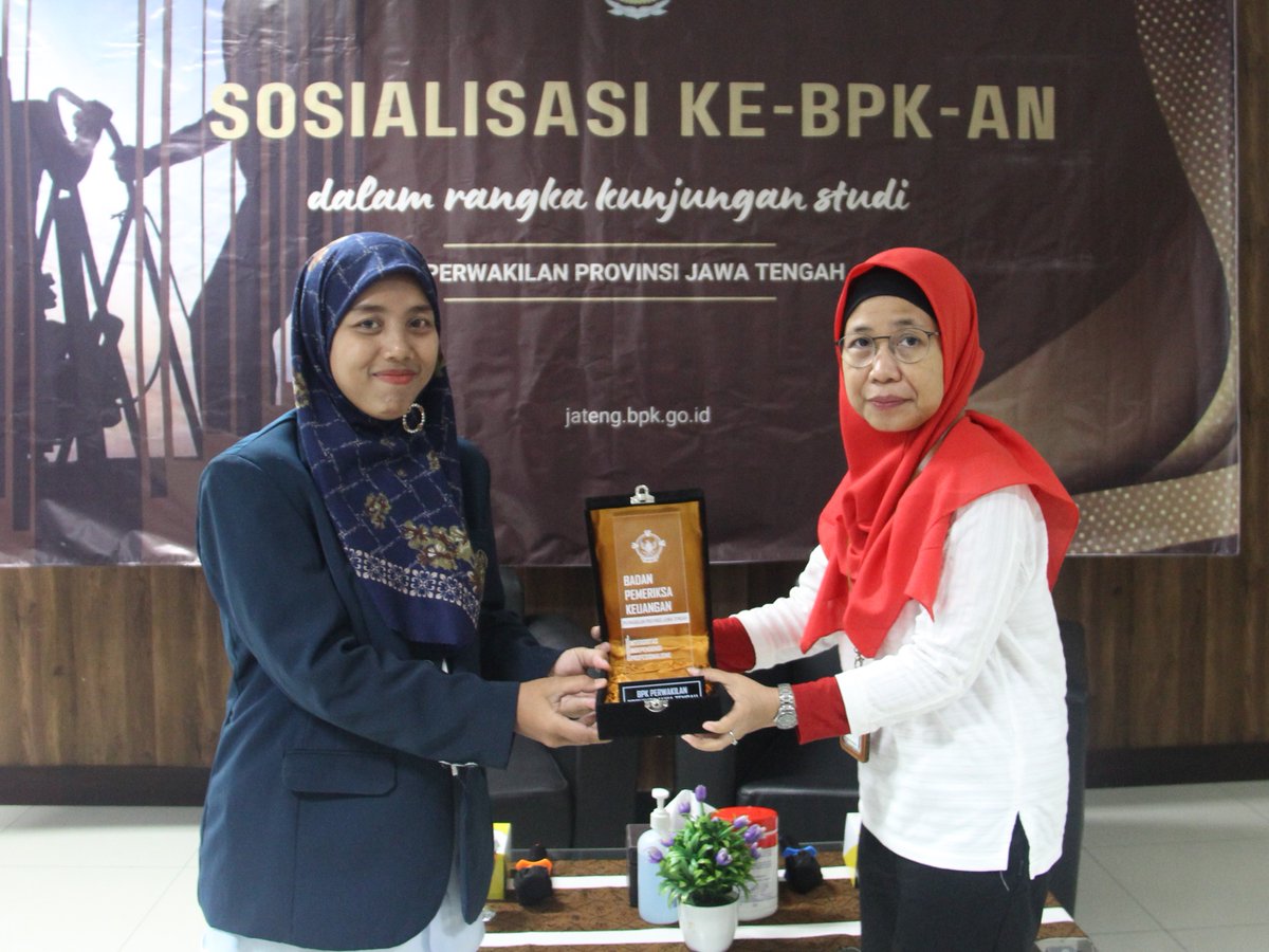 bpkrijateng's tweet photo. Halo konco BPK Jateng👋
Hari ini BPK Jateng kedatangan mahasiswa dari S1 Statistika Universitas Brawijaya nih!
Mau tau keseruannya gimana?
Semarang kaline banjir
Ojo lali yuk mampir
#bpkjateng #jogokonco #unibraw https://t.co/xZVZck4uuC