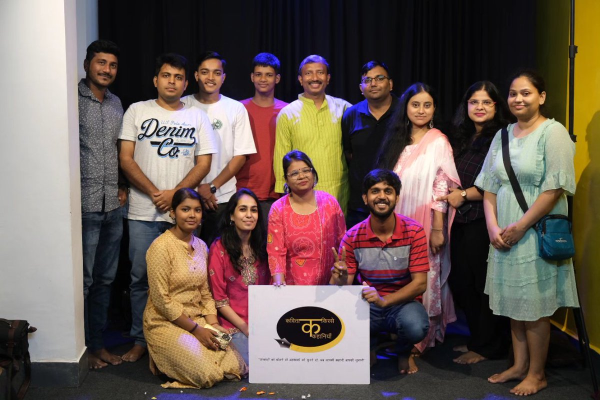 KKKahaniyan's tweet photo. Glimpse of Spill The Word event by Kavita Kisse Kahaniyan at @birsparkstudio
#kavitakissekahaniyan #poetryslam #poetryevent #shayari #mehfil #art #artist #lucknowopenmic #openmic #lucknow #creativity #performance https://t.co/JgYG2B4DtM