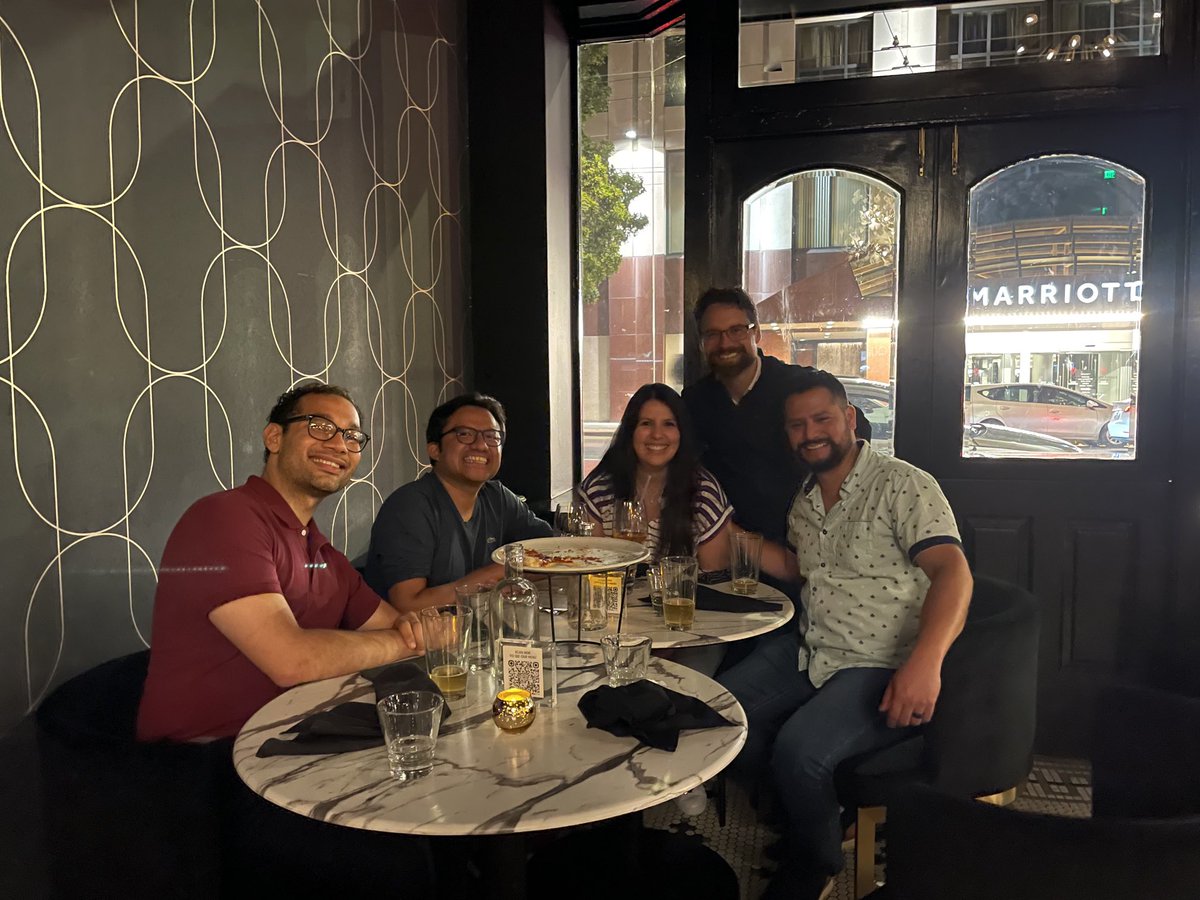 Enjoying #ACSFallmeeting reunions with friends. Tomorrow more chemistry! ⁦<a href="/ShojiHall/">Anthony Shoji Hall</a>⁩ ⁦<a href="/HSresearchgroup/">Raúl Hernández Sánchez</a>⁩ ⁦<a href="/RogelioHdezL/">Rogelio Hernández-López</a>⁩