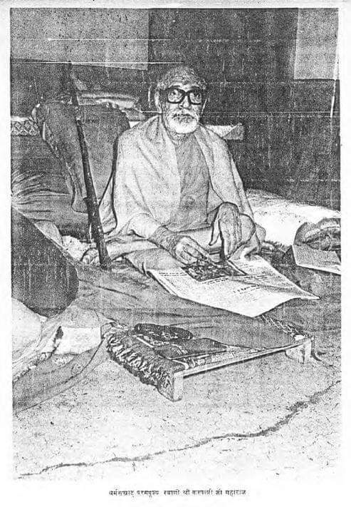 Deepanshuuk13's tweet photo. आज के दिन ही  भारत को खण्डित करने वालों ने अखंड भारत का नारा देने वाले धर्मसम्राट स्वामी करपात्री जी महाराज को जेल के सलाखों के पीछे डाल दिया था।

आज इस दिवस पर स्वतन्त्र भारत के प्रथम बन्दी के श्रीचरणों में कोटिश: प्रणाम। https://t.co/3gCrBnuzMC
