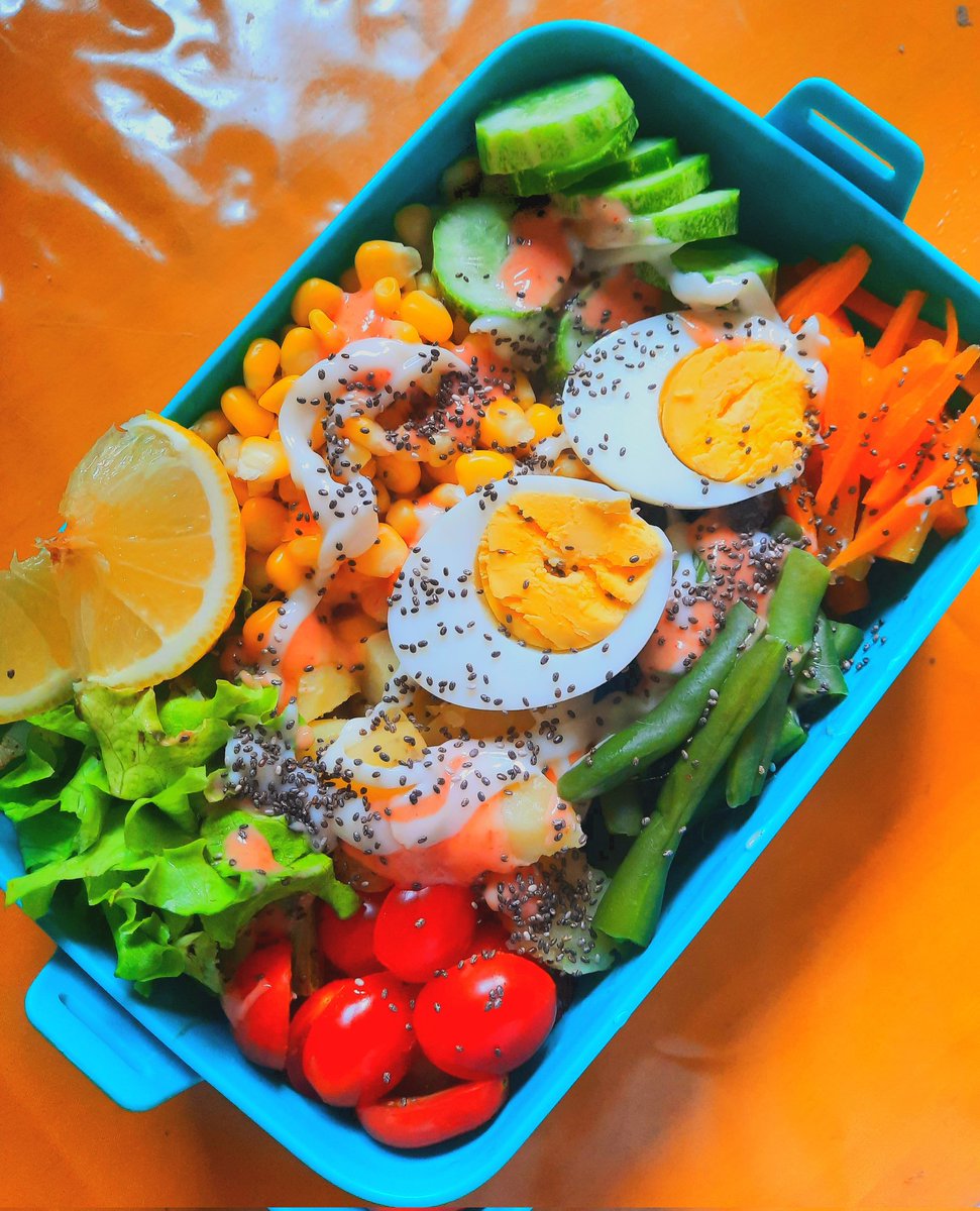 iamyd7's tweet photo. Menu sarapan pagi ini :
Jagung rebus, Wortel rebus, Buncis rebus, Kentang rebus, Telur rebus, Sayur selada, Tomat cherry, Timun, Lemon, Chia seed, Mayonaise ( pedas &amp; ori)

GOOD FOOD IS A GOOD MOOD https://t.co/COFsTtqDEx