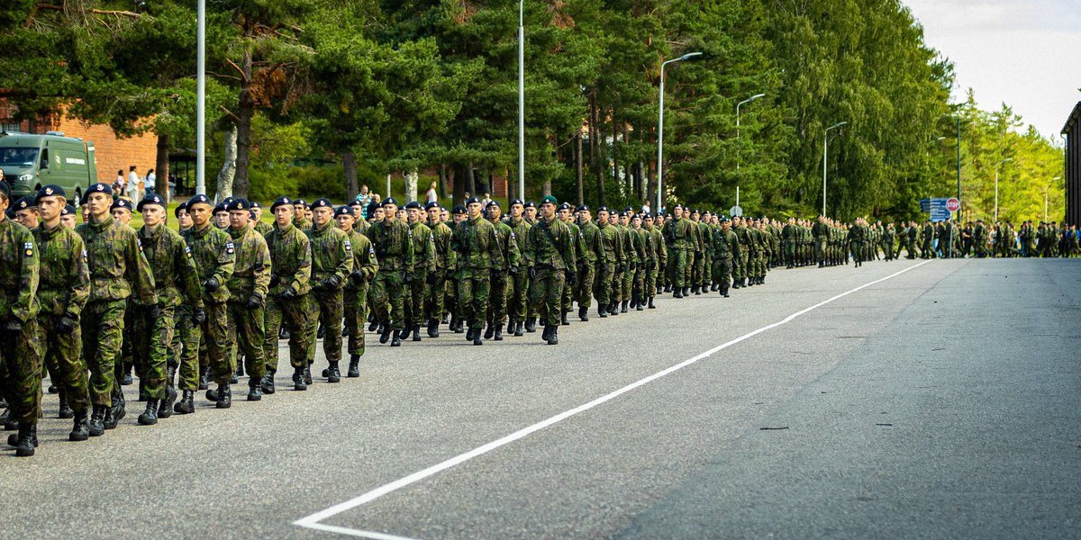 Navyfi's tweet photo. Uudenmaan prikaatissa oli valatilaisuus lauantaina. Alokkaista tuli jääkäreitä. Nyt palvelus jatkuu uusilla haasteilla. Toisilla tulee olemaan pidempi palvelusaika kun toisilla. #uudenmaanprikaati #vala #dragsvik #merivoimat https://t.co/XCFvuUZCKt