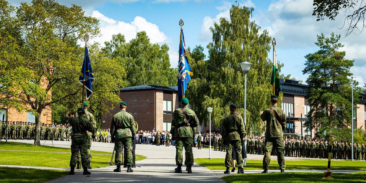 Navyfi's tweet photo. Uudenmaan prikaatissa oli valatilaisuus lauantaina. Alokkaista tuli jääkäreitä. Nyt palvelus jatkuu uusilla haasteilla. Toisilla tulee olemaan pidempi palvelusaika kun toisilla. #uudenmaanprikaati #vala #dragsvik #merivoimat https://t.co/XCFvuUZCKt