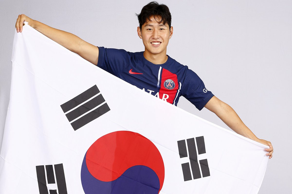 PSG_KR's tweet photo. 1945년 8월 15일, 광복절.

대한민국의 독립을 위해 힘써 주신 모든 분들 영원히 기억하겠습니다.

광복절을 맞이하여, 태극기 이모티콘 댓글로 독립을 위해 힘써 주신 분들에 대한 감사의 마음을 표현해 주세요. 🇰🇷

#이강인 #ICICESTPARIS #PSG #PSGKR #광복절 https://t.co/rmju300rrh