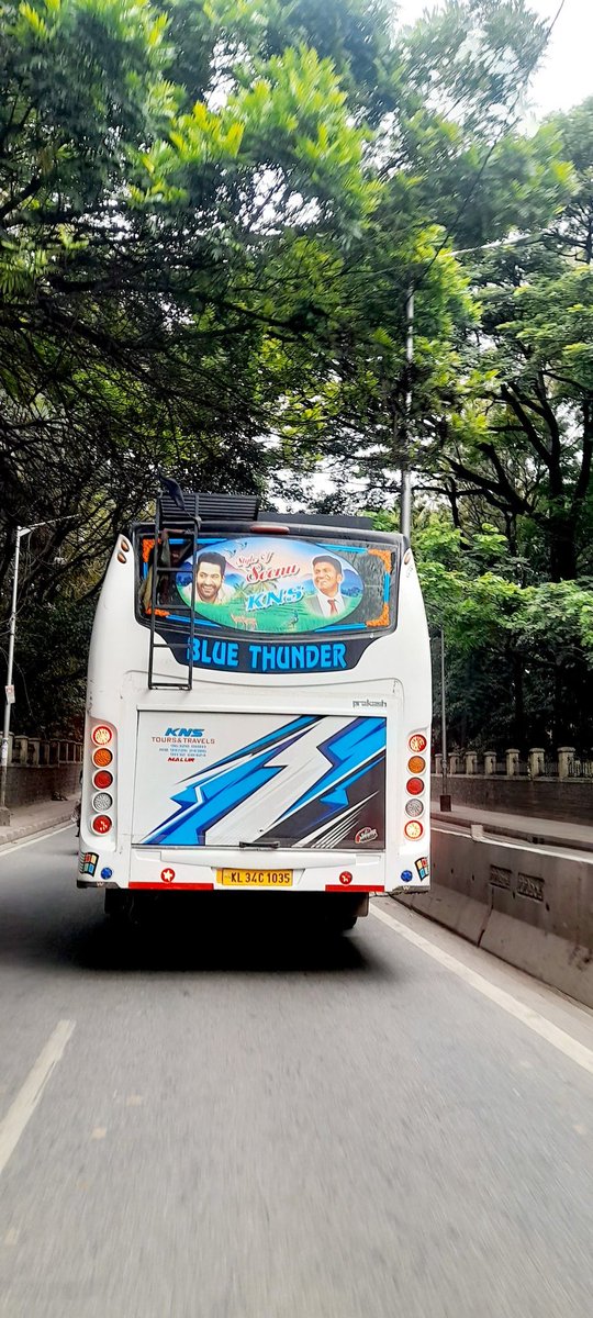 DevaNTR99's tweet photo. Their Mutual Fanbase🫂 is More Bigger🔥 than Many
@tarak9999 @PuneethRajkumar
Bus from Kerala pic from Banglore
#PowerStarPuneeth
#ManOfMassesNTR https://t.co/axcO4xVPo8