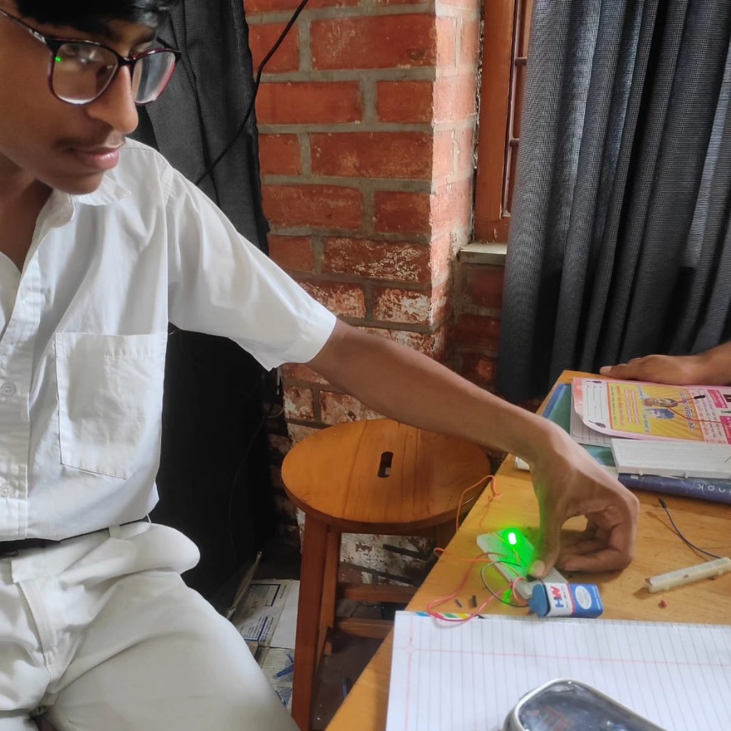 cnem2010's tweet photo. Students and their innovation at ATL Lab.
#STEM#STEMEDUCATION#stemrobotics#atalinnovationmession#atalindia#aiminnovation#stemlab#stemlearning#neweducationpolicy#skill#newtechnology
@cmogujarat
@pmoindia_rc
@atalinnovationmission
@niti.aayog
@DrChintan_V
@aimtoinnovate
@stembotix https://t.co/keXrnYWARd