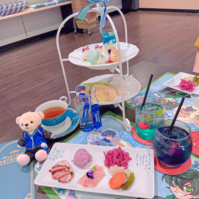 ちょっと前やけどアニカフェ行ってた with らぐぴさん ご飯も飲み物も超オシャレで最高 あとルームキー可愛すぎる