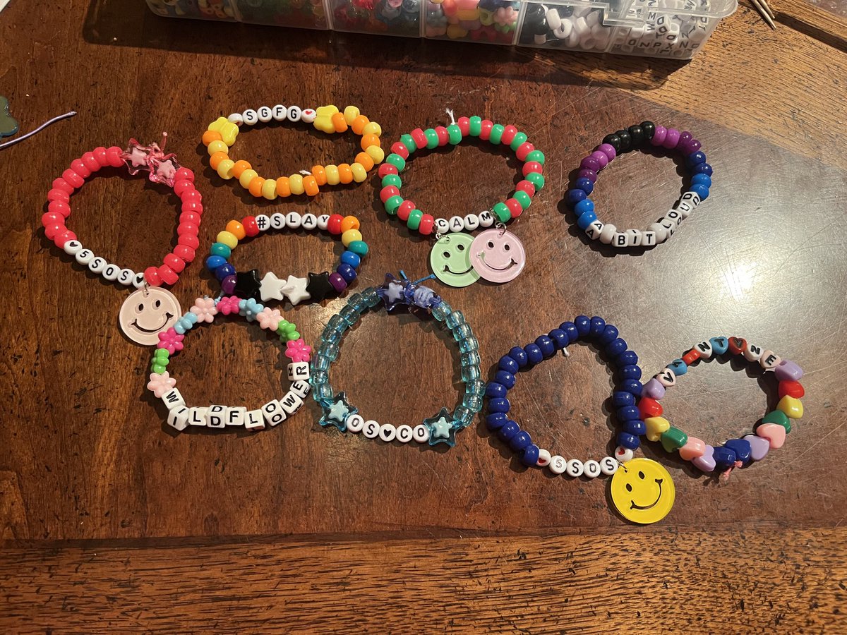 newlymaria's tweet photo. Made my first set of bracelets for 5sos!! #5sosPhilly https://t.co/2fY4C8DLwZ