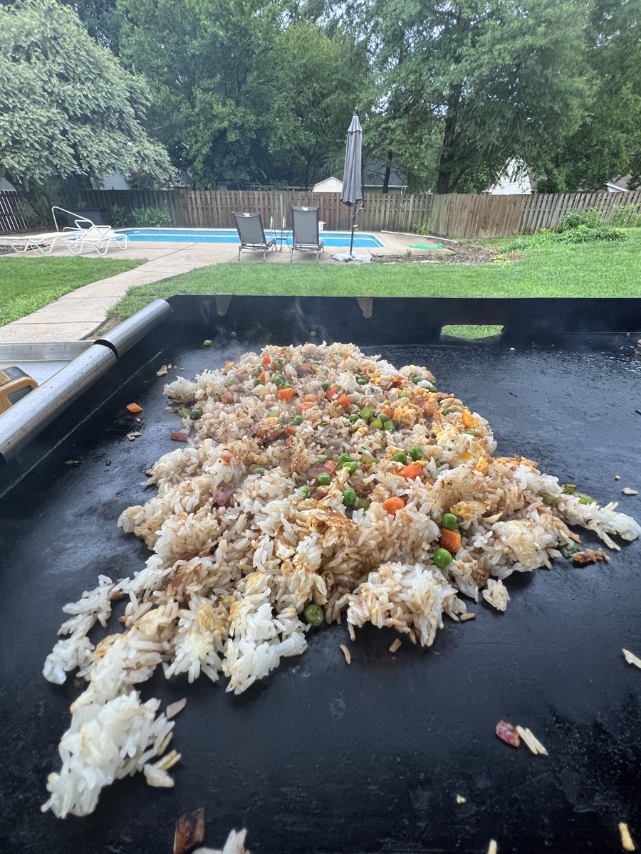 backyardgriddle's tweet photo. Fried rice for dinner tonight. A moderate amount of prep, but a short cook on the Blackstone. Cooked with pork and chicken breast #backyardgriddle  #blackstone https://t.co/1P7qpu0Bj2