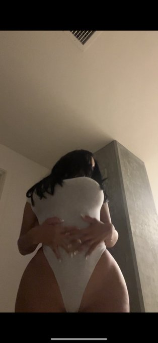 Comfy at home 🤍💦 https://t.co/hvrRAT4Il8