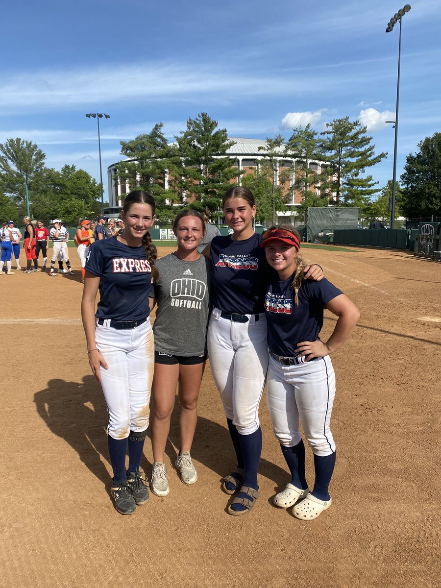 Always a great weekend when you can spend it with <a href="/OhioBobcatSB/">Ohio Softball</a> thank you <a href="/Hall_J_4/">Jenna Hall</a> <a href="/DarrickBrown23/">Darrick Brown MPM</a> and the players for the past 2 days! Always good to see you <a href="/BelleHummel/">Belle Hummel</a> ☺️