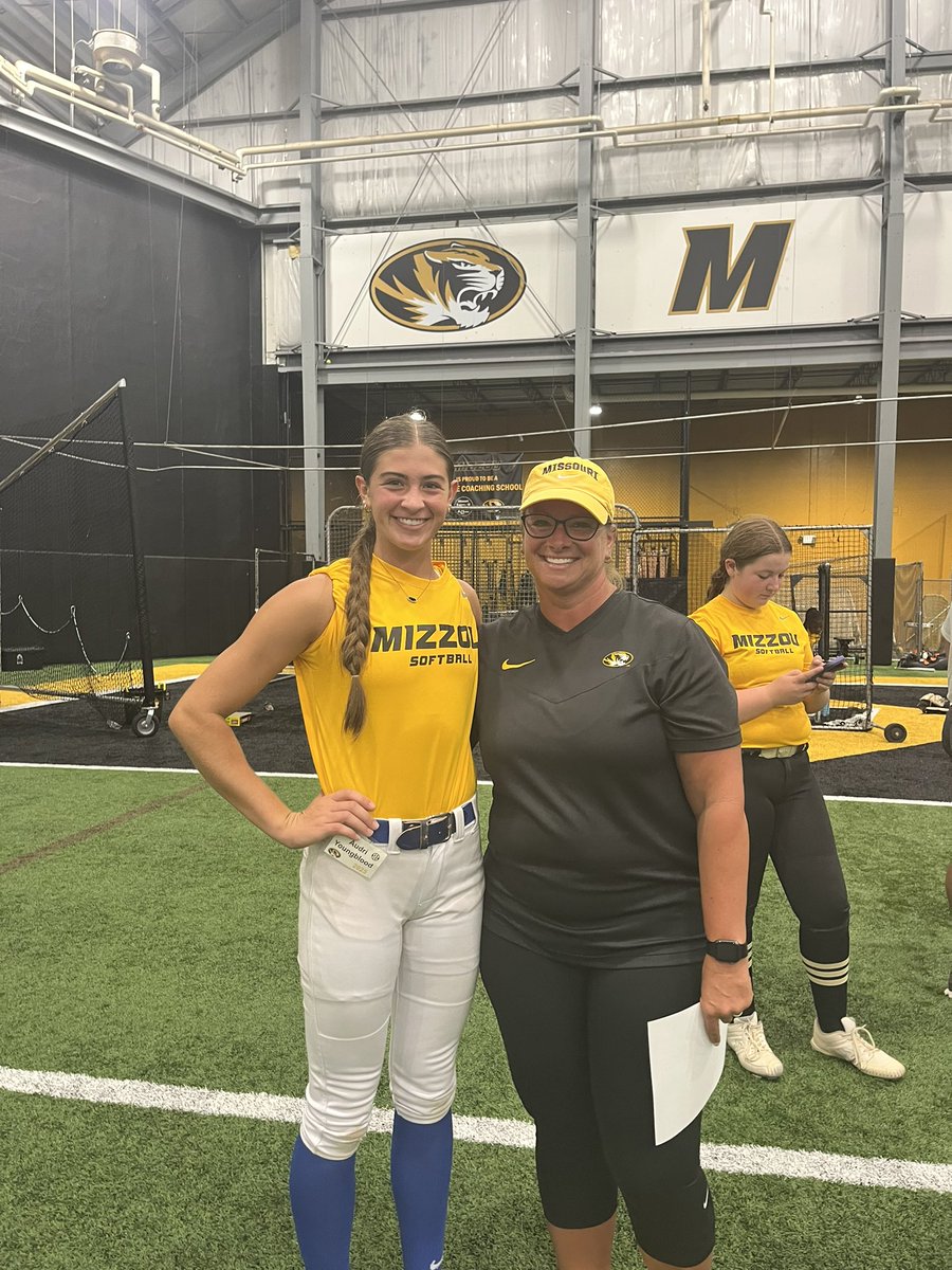 AudriYoungblood's tweet image. Thank you @MizzouSoftball for hosting an amazing camp today! I loved getting to know you guys and learning new techniques for the game. GO TIGERS!🐯 @CoachLarissaA @livforshey @SelectFP06 @ejonesrockchalk