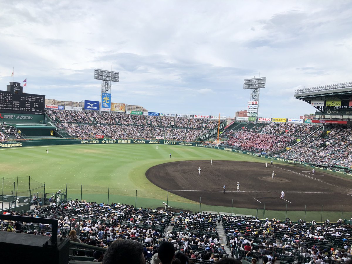 lakakun's tweet photo. 喫煙所で寝るまでが定番。 https://t.co/x8ui8Hl1Tz