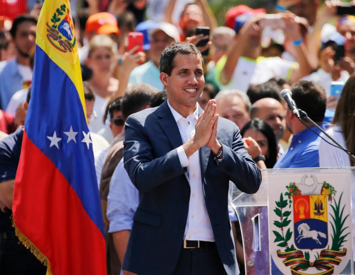 Guaidó está a este nivel para el Alcalde de Miami Beach. Los dos tienen un día para conmemorar algo. A MLK Jr. se le reconoce su enorme legado. ¿Qué carajos se le reconoce a Guaidó? #MakeAmericaGreatAgain