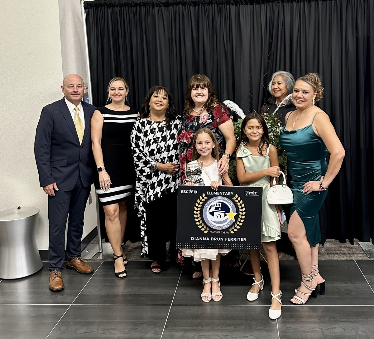hillery_smith's tweet photo. It was a special night honoring @ELPASO_ISD TOY Dianna Ferriter at the Region 19 Gala! Thank you for inspiring and empowering students to thrive! 🩵 @RiveraElemEPISD 
#BEEXTRAORDINARY https://t.co/91anBeHTzs