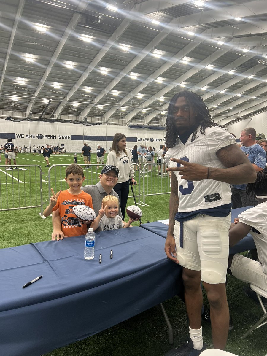 Thanks to @HappyValleyUtd for bringing us together with fans at today’s Fan Fest! We appreciate your support and can’t wait to see you in Beaver Stadium soon — WE ARE!