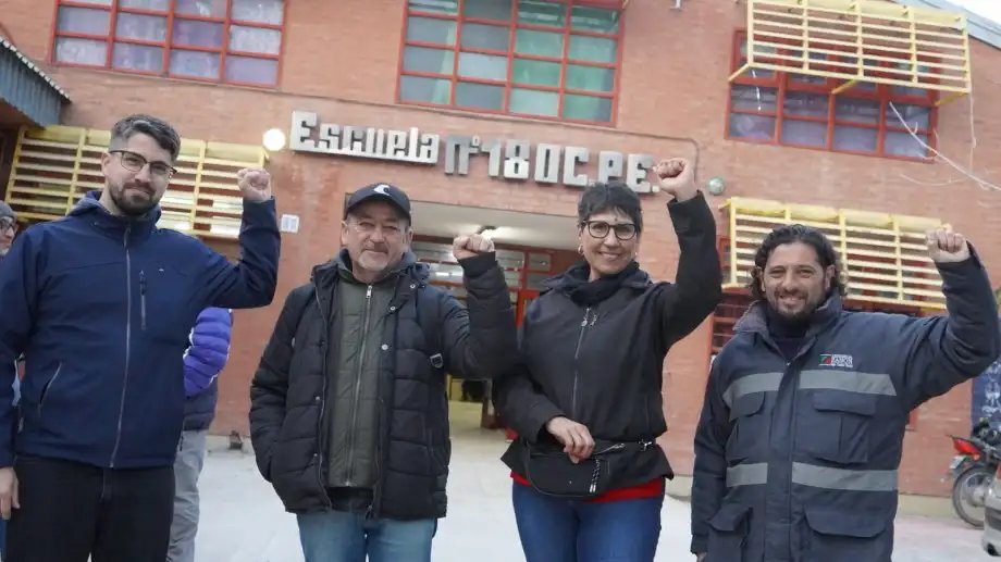 rionegroradio's tweet photo. 🔴 #AHORA en #RNRadio
📢Hablamos con @AngelicaLagunas, precandidata a diputada nacional por el FIT. Asegura que la lista de @myriambregman se impone en las internas del espacio a nivel nacional.
🗳En vivo 👉 https://t.co/ZACXqDkjIe https://t.co/36A1zOgYkm