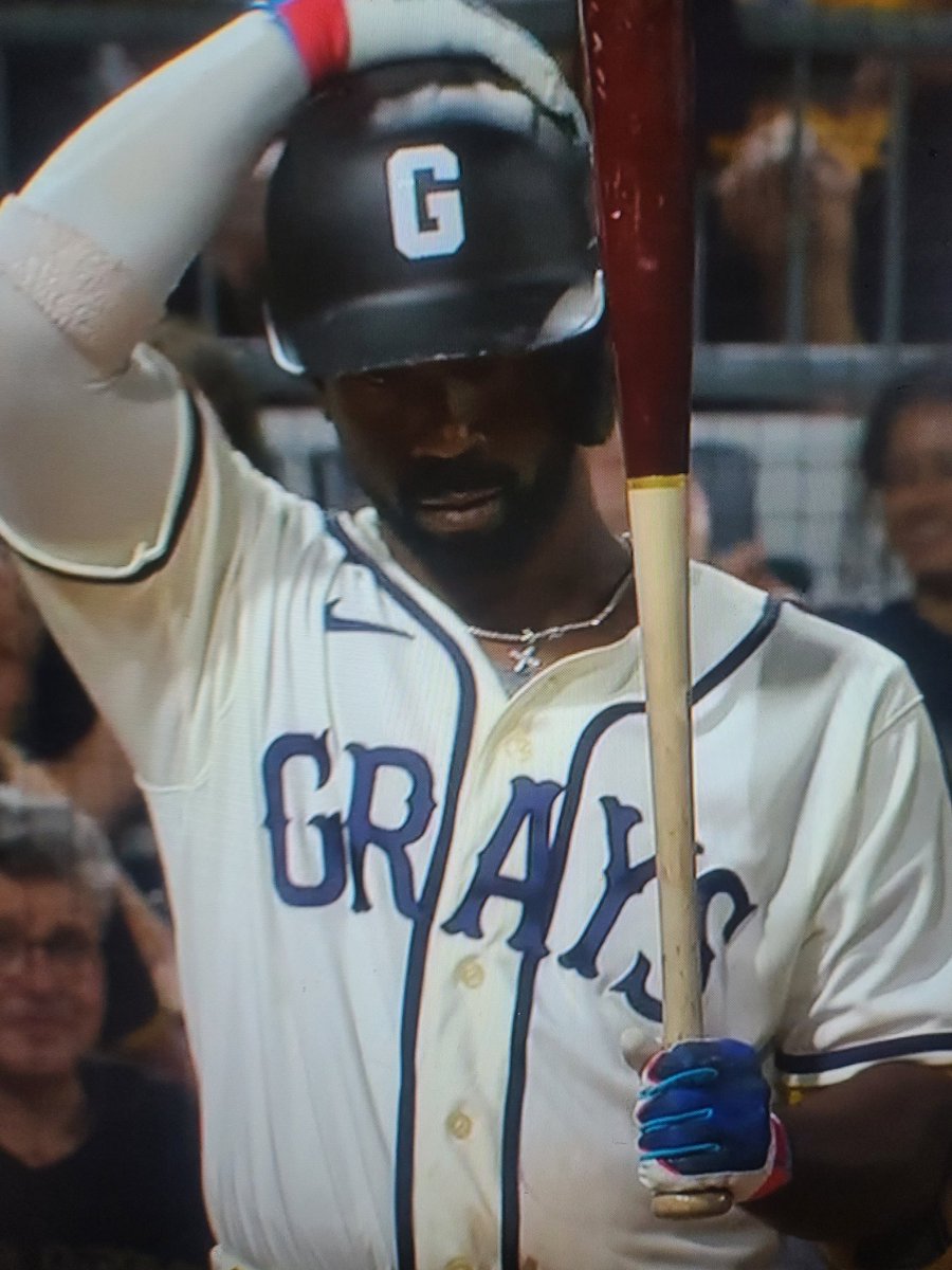 Those Gray's Jerseys that the Pirates are wearing today are dope #negroleagues @nlbmprez