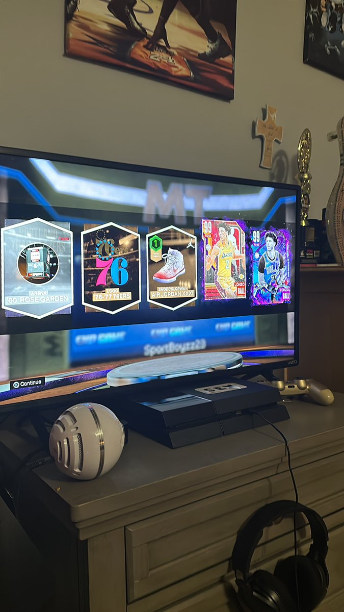 BoyzzSport's tweet photo. what are these odds from a endgame deluxe pack lol @Troydan https://t.co/Kk201DRjNJ