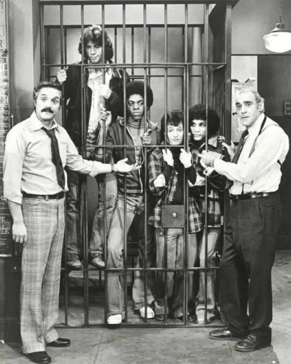 CookieRiverside's tweet image. As a 10 year old, #WelcomeBackKotter was the coolest &amp;amp; #BarneyMiller was...cool enough.
As an adult, I see Kotter as having been glorious &amp;amp; essential zeitgeist bubble gum pop that I never watched again past my 13th birthday. 
But Barney Miller not only holds up, it&apos;s great Jazz.