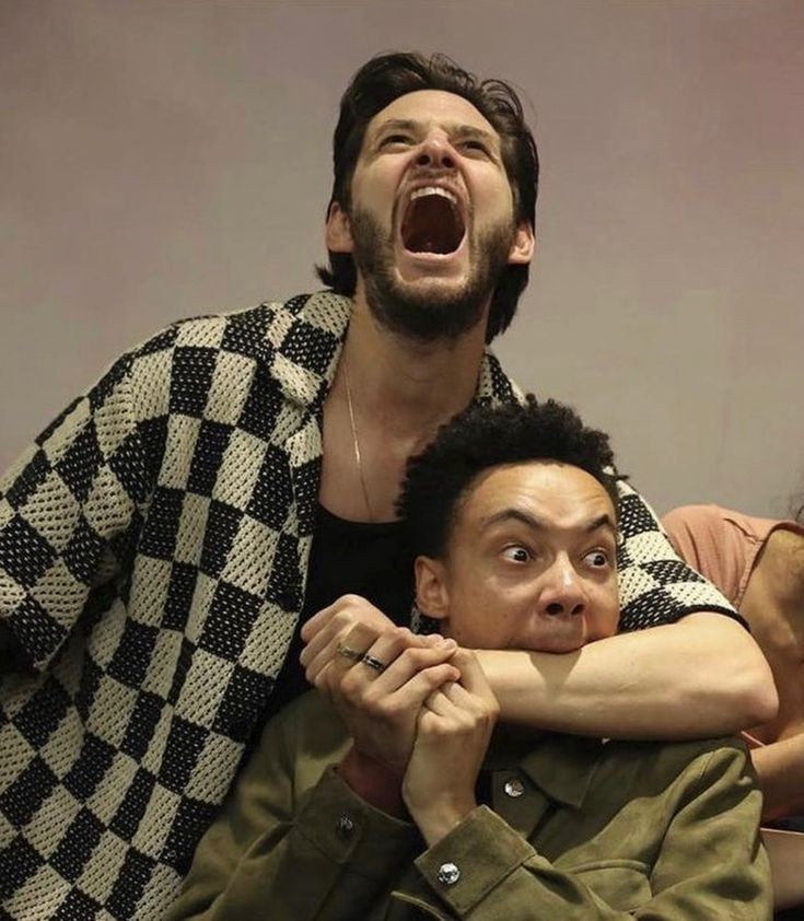 tapiocs's tweet image. AAAAAAA BOTARAM O KAZ P PEITAR O DARKLING SCRRR MANO EU DEI UM GRITO
Enquanto isso o Jes se tivesse q peitar o darkling: