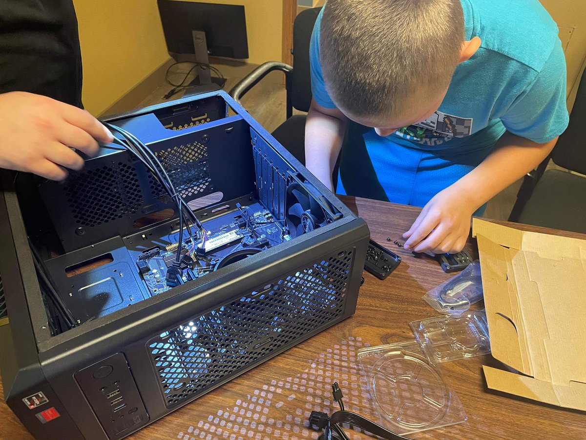 Cannoncomputer's tweet photo. Cannon computers held the first pc building workshop for kids this weekend. We had 4 students who all did amazing! And learned the inner workings of their pcs they built them selves! https://t.co/hefe6VEd3U