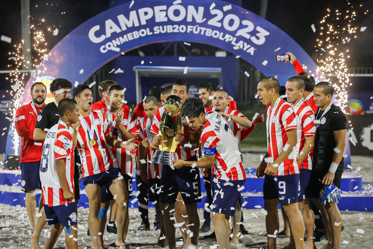 ANFPChile's tweet photo. 🏆 El Presidente Pablo Milad le entregó el trofeo a @lospynandipy 🇵🇾, campeones del @CONMEBOL #Sub20FP - Chile 2023 

👏 ¡Felicitaciones, Paraguay! 

📸 Tito Medina / Prensa COL https://t.co/IYZe1dP0h2