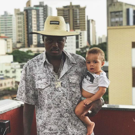 rmxprg's tweet photo. hoje é o seu dia paizão! Embora isso aqui n caracterize um laço de sangue, você é minha familia, é o que realmente nunca soltou minha mão. Celebra teu dia que você merece, eu te amo e feliz dia dos pais. @jxcknsk https://t.co/ZxLouS7uEd