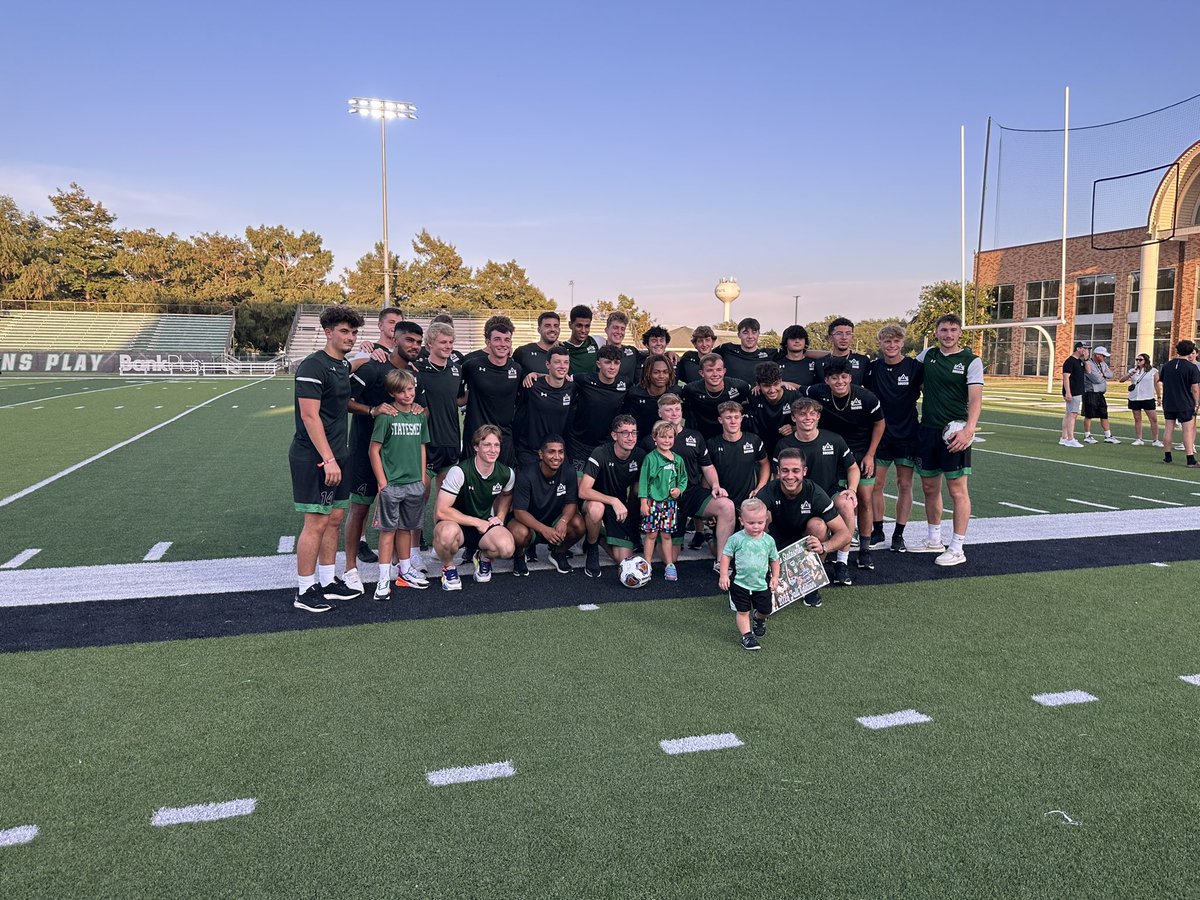 jfarris_11's tweet photo. Good to see you @AustinJackman! Thx for inviting Keegan and Nick for a team pic! As always, will be following your program! @DeltaStateMSOC https://t.co/Ltu2H6Vkuw