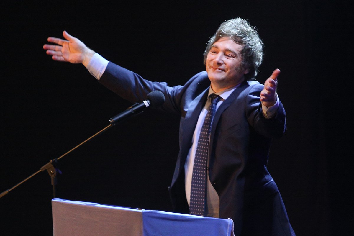La Derecha Diario (@laderechadiario) on Twitter photo 🇦🇷 | HISTORICO: <a href="/JMilei/">Javier Milei</a> es el candidato más votado del país en las PASO y <a href="/LLibertadAvanza/">La Libertad Avanza</a> se convierte en el frente electoral más importante de Argentina. 🇦🇷 | HISTORICO: <a href="/JMilei/">Javier Milei</a> es el candidato más votado del país en las PASO y <a href="/LLibertadAvanza/">La Libertad Avanza</a> se convierte en el frente electoral más importante de Argentina.