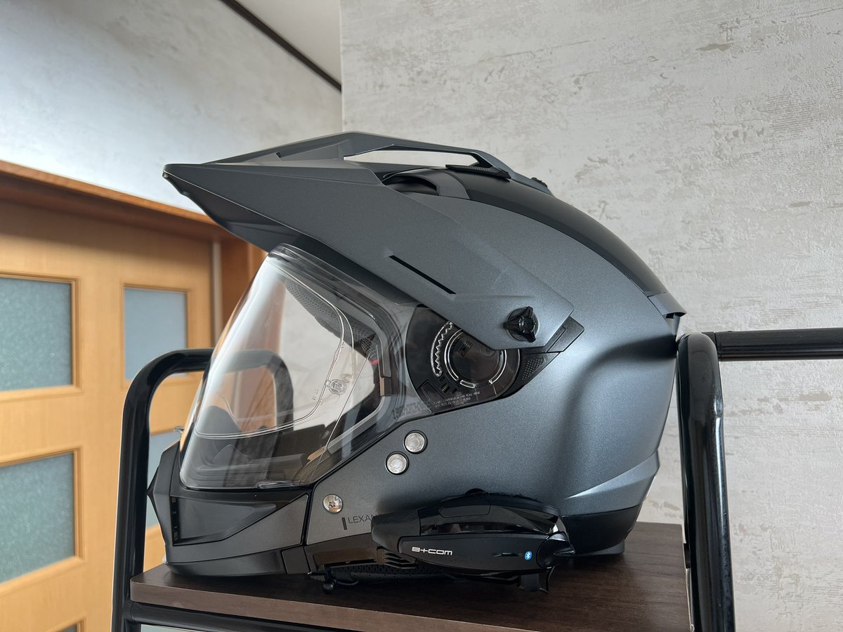 kazt0403's tweet photo. この荷物の中身はヘルメットでした！

インカムの配線も問題なし！

Dリングを取り付けることでヘルメットロックも使える仕様に！

#デイトナ　#NOLAN #N702 https://t.co/5k2tdhU73c
