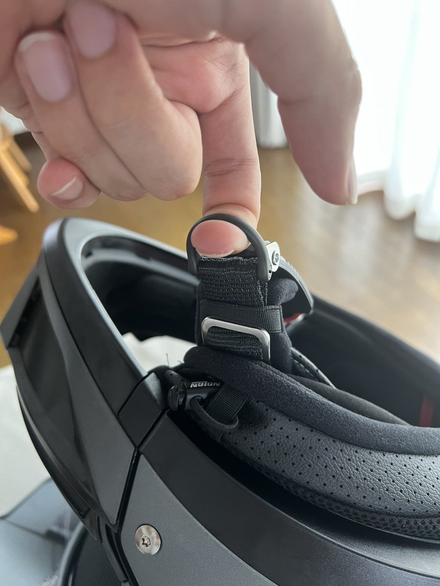 kazt0403's tweet photo. この荷物の中身はヘルメットでした！

インカムの配線も問題なし！

Dリングを取り付けることでヘルメットロックも使える仕様に！

#デイトナ　#NOLAN #N702 https://t.co/5k2tdhU73c