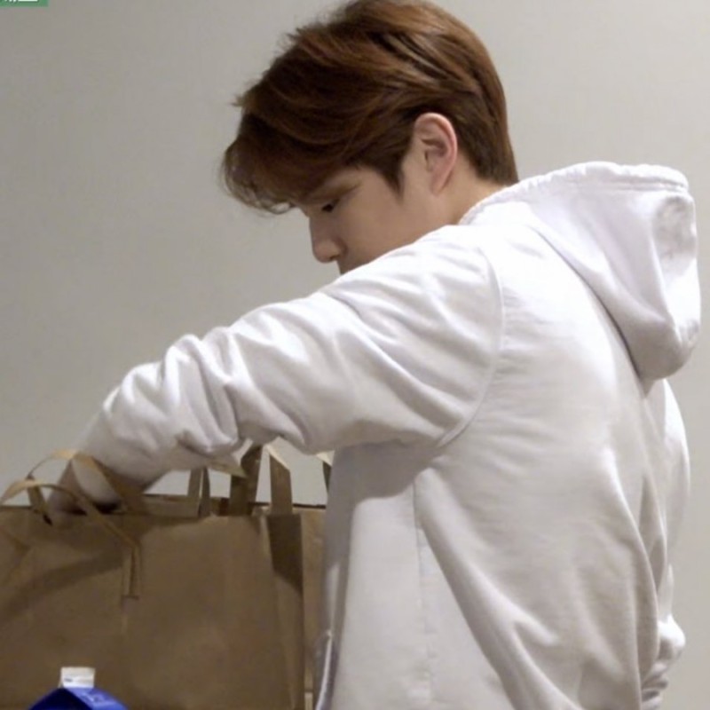 AmizaSherry's tweet photo. I feel like watching Hello, Daniel today. It's a healing program for both Daniel & Danity, when Kang Daniel travelled to Portland in early 2020.
Here is the link with English subs. Ctto:
https://t.co/vVZfidx8tQ
@konnect_danielk
#KANGDANIEL
#๊ฐ๋ค๋์
#HELLODANIEL https://t.co/wFw2d2WHKB