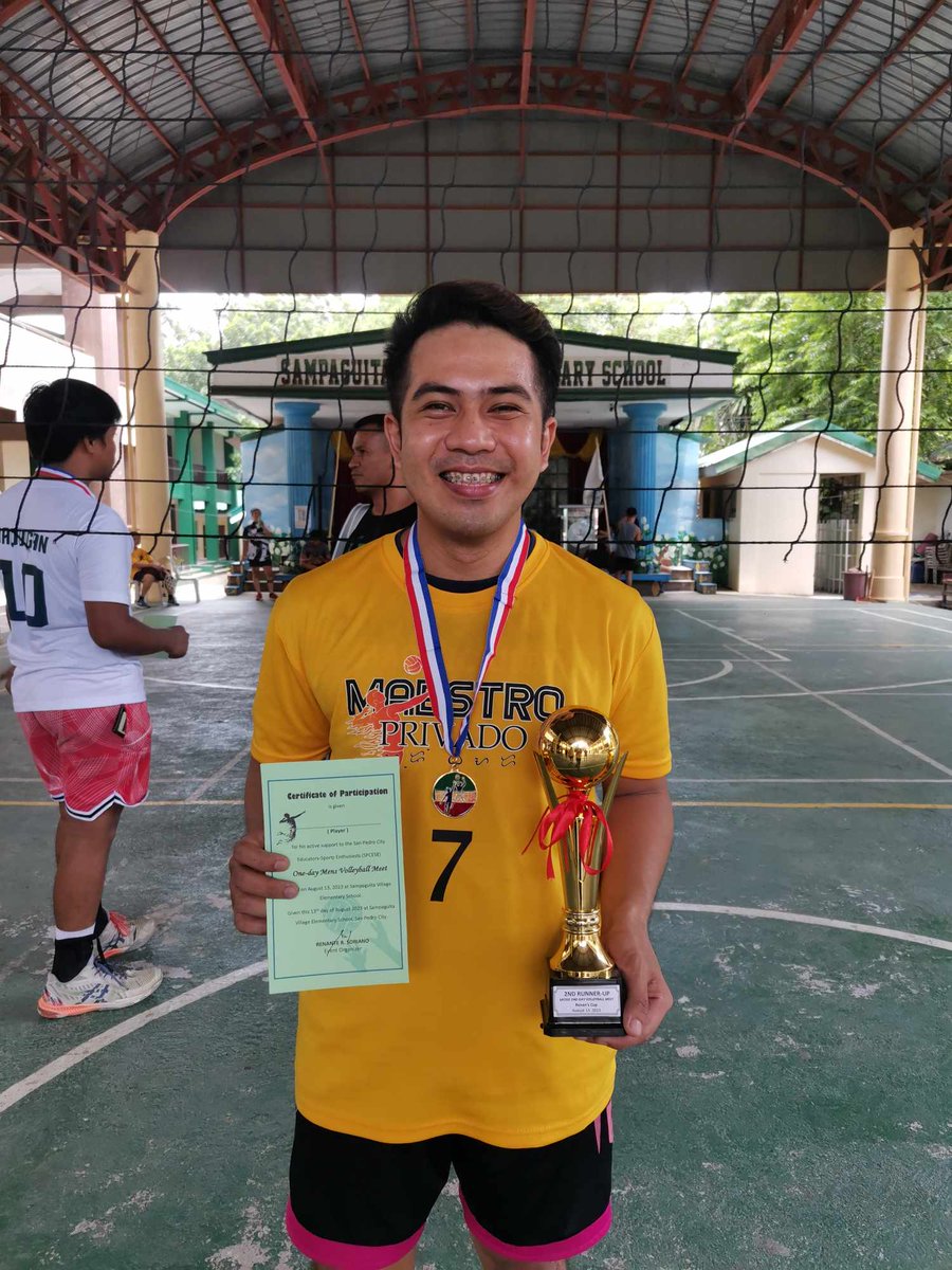 jstnnbnl's tweet photo. @stephaniemayee Joined One-day volleyball league at Sampaguita Village Elem. and awarded as Best Setter. 😁 https://t.co/7nFYG9pSU1