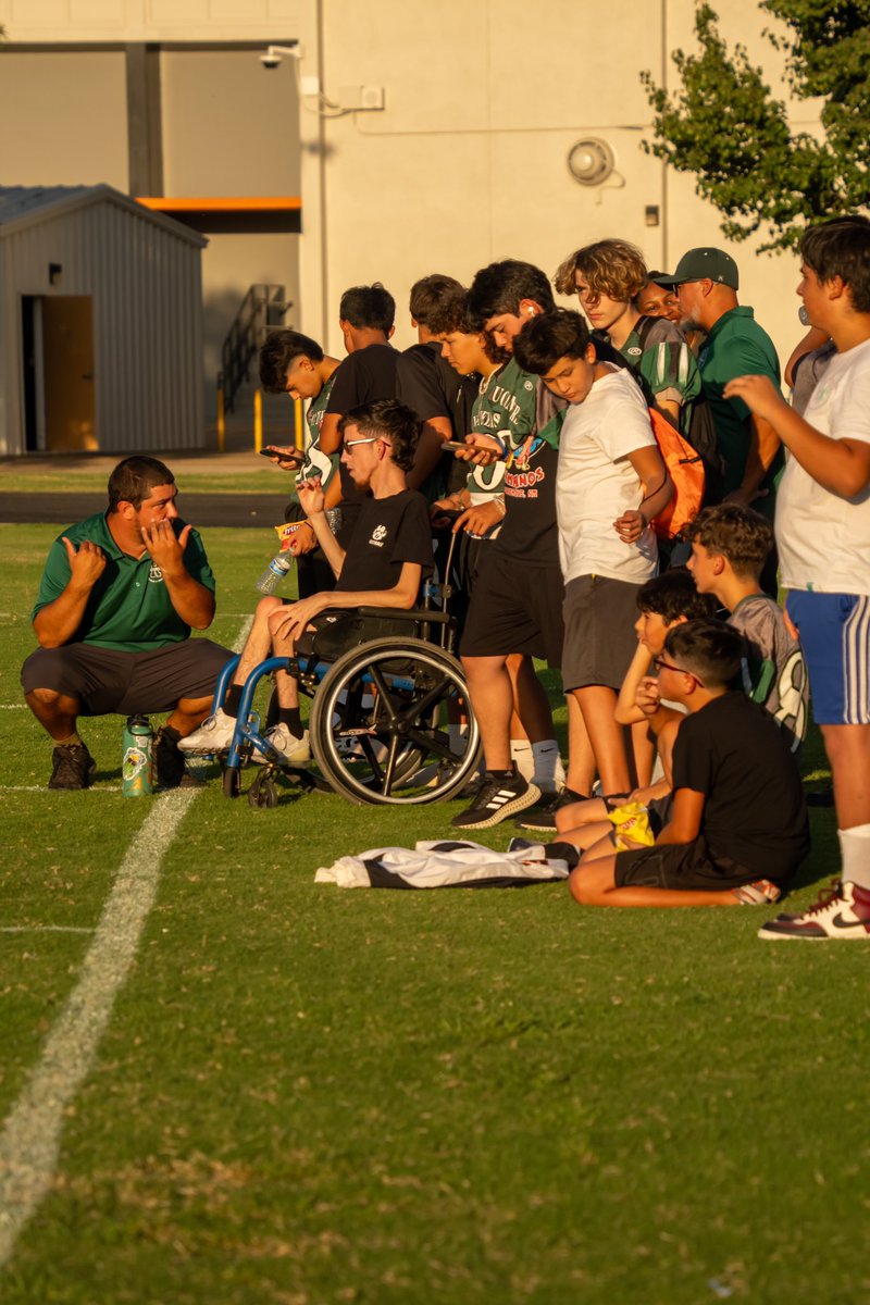 ReedleyCFB's tweet photo. What a great start to the 2023 Season. We would like to thank all our Family, Friends &amp; Supporters who came out yesterday to support the Tigers! It was a packed house for the  annual Big Brother BBQ
📸 credit: @Chris_L017 https://t.co/bKH77q35mp