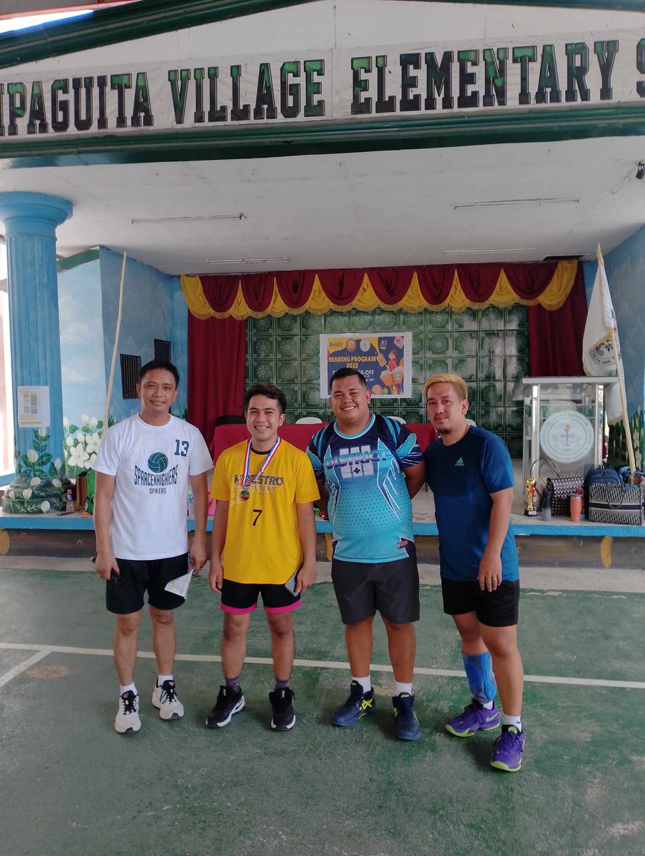 jstnnbnl's tweet photo. @stephaniemayee Joined One-day volleyball league at Sampaguita Village Elem. and awarded as Best Setter. 😁 https://t.co/7nFYG9pSU1