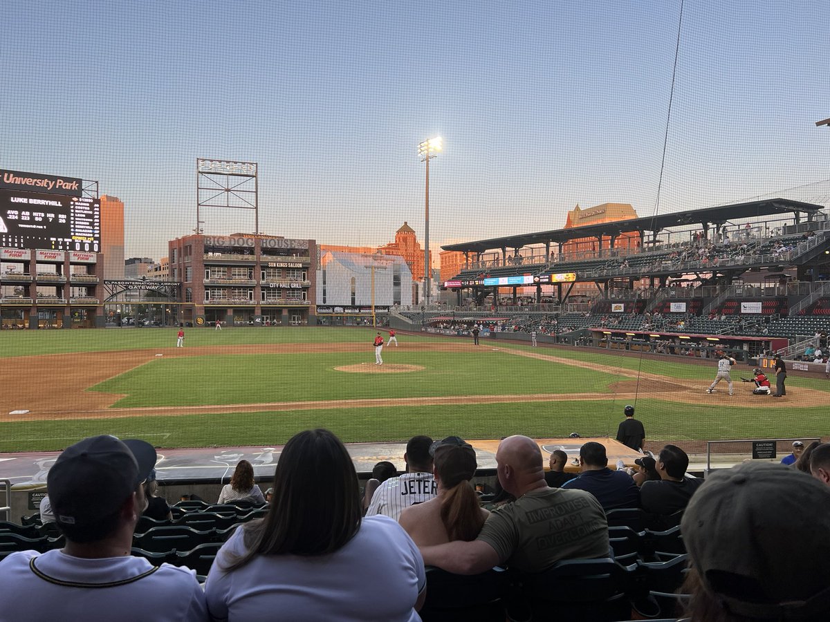 soupmix's tweet photo. With the fam at the @epchihuahuas and Sugar Land Space Cowboys game https://t.co/AODTBMypUP