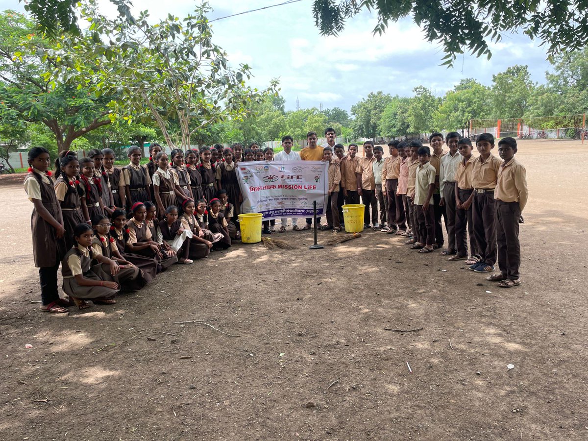 NYKAurangabadMH's tweet photo. #Swachchhta Activity under #Missionlife by NYK #Aurangabad #Maharashtra in #Vaijapur Block
@Nyksindia @NYKS_maha_Goa @YASMinistry @DMAurangabadMH @DrBhagwatKarad https://t.co/b3ujDzpAHH
