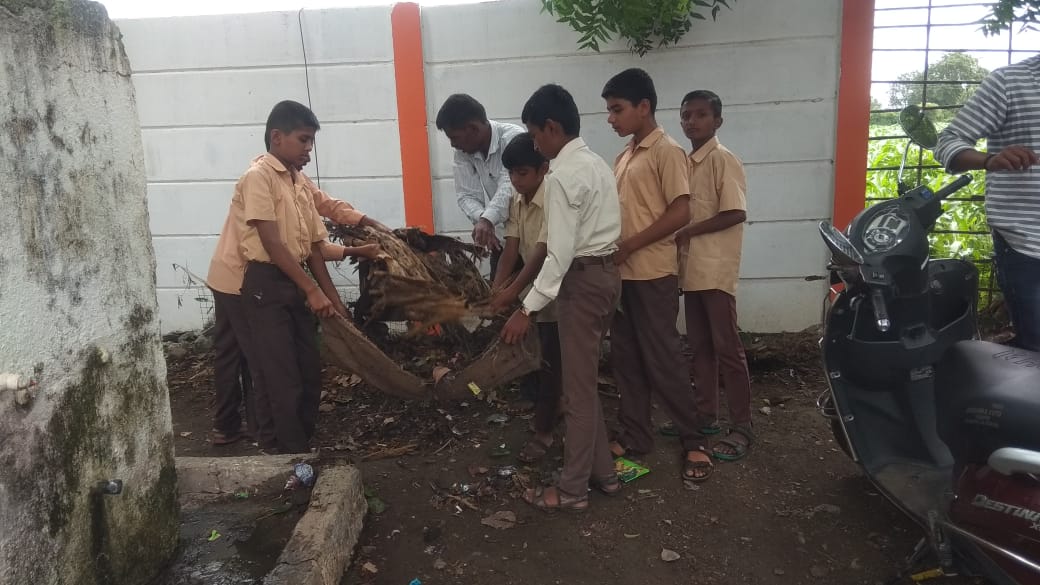 NYKAurangabadMH's tweet photo. #Swachchhta Activity under #Missionlife by NYK #Aurangabad #Maharashtra in #Vaijapur Block
@Nyksindia @NYKS_maha_Goa @YASMinistry @DMAurangabadMH @DrBhagwatKarad https://t.co/b3ujDzpAHH