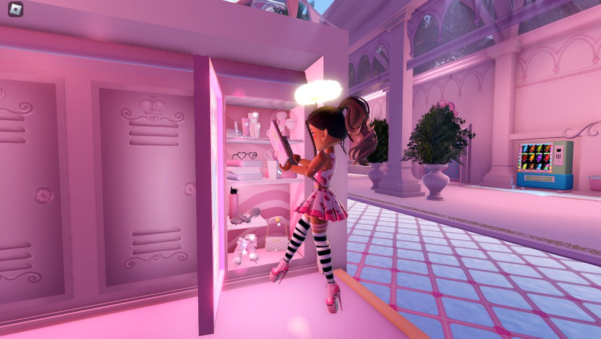 soriahaa's tweet photo. Who else cant wait 2 get there roleplay on #royalehigh #royalehighcampus3 #royalehightrading #rhroblox #royalehighroleplay #royalehighnewschool https://t.co/L162YXfvfo