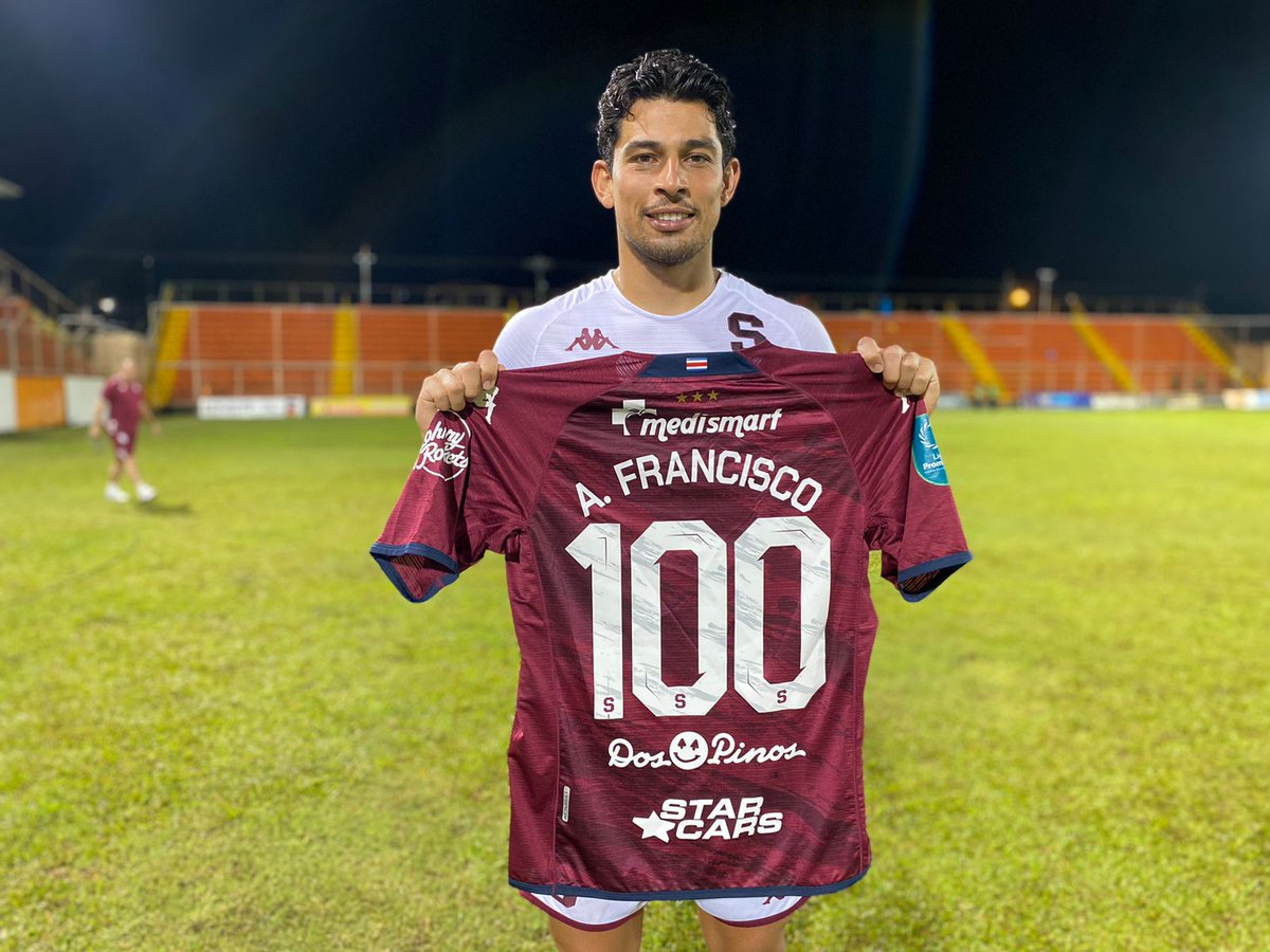 Foto obligatoria al terminar el juego 📸✅

¡GRANDE, ARIEL! 1️⃣0️⃣0️⃣😈