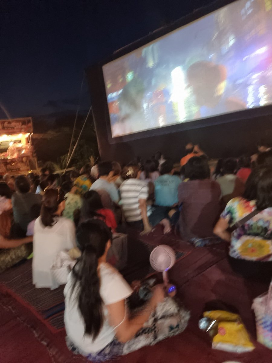 cmanee1's tweet photo. 12-8-66 ดูหนังกลางแปลง @tower bar https://t.co/2Gkfio0Ezs
