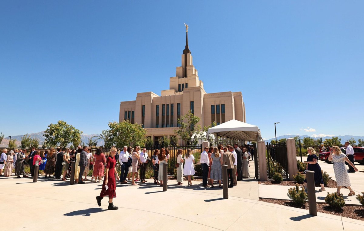'Prophets of God have always keenly felt the Lord's desire to provide temples for His children,' said President Henry B. Eyring, Second Counselor in the First Presidency, at the dedication of the #SaratogaSpringsUtahTemple on Sunday, August 13, 2023.
newsroom.churchofjesuschrist.org/article/dedica…
