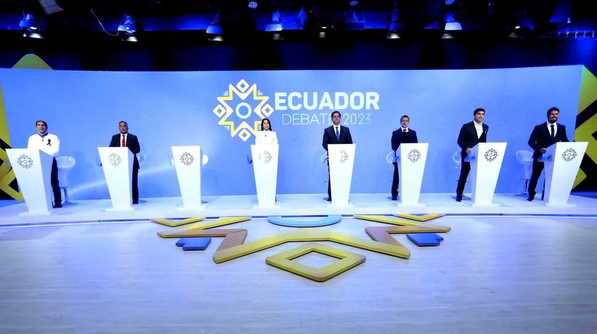 cahuasquic's tweet photo. Solo un candidato a la Presidencia de la República del Ecuador 🇪🇨 plantea un gobierno paritario: @yakuperezg.
 
#DebatePresidencial2023
#NoSinMujeres https://t.co/e0cQQqyWOh