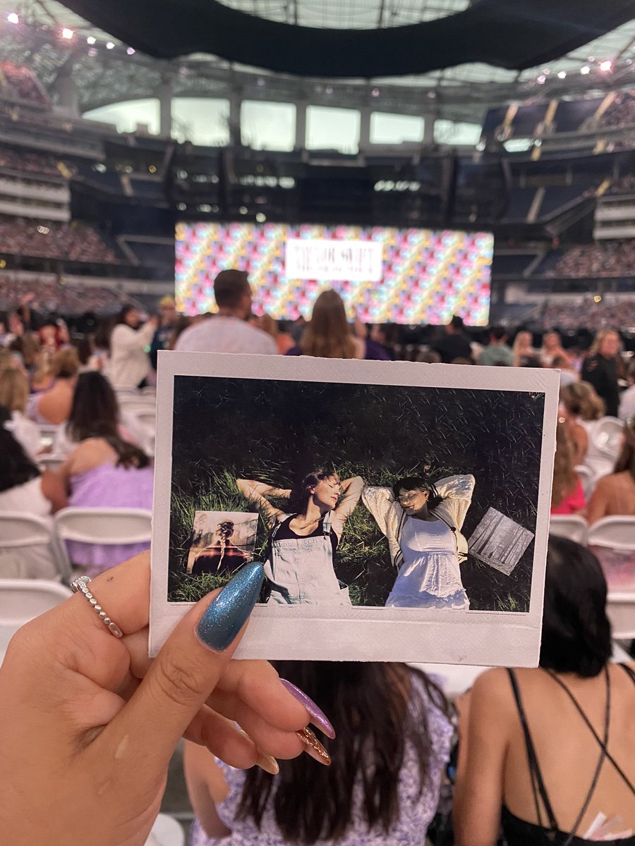 FabyolaEmma's tweet photo. It’s you and me, that’s my whole world @taylorswift13 @taylornation13 ✨💙❤️‍🩹  #LATSTheErasTour #TSTheErasTour #Taylorswift https://t.co/6JidJzpijj