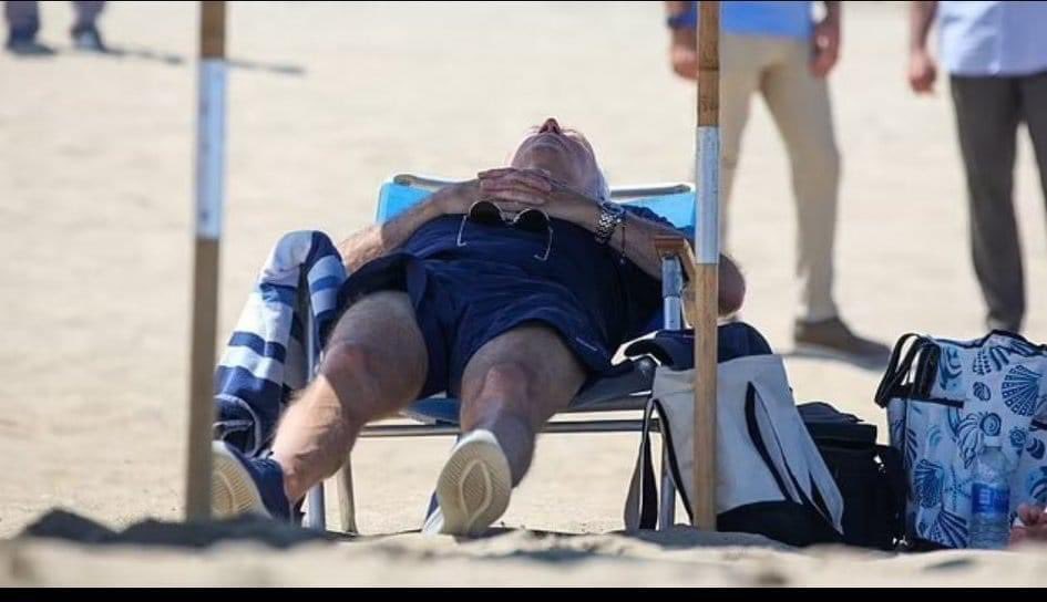 @justinsink @POTUS Stop talking. 
Leave. 
Nap on beach.