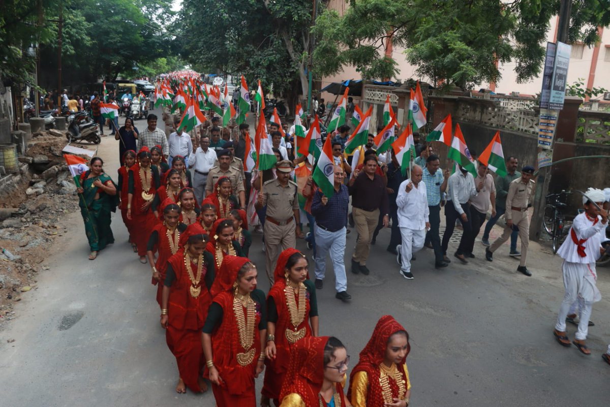 SP_Porbandar's tweet photo. દેશભક્તિના રંગે રંગાયું પોરબંદર.
#HarGharTirangaCampaign 
#MeriMatiMeraDesh
@CMOGuj 
@sanghaviharsh 
@GujaratPolice
@dgpgujarat
@IGP_JND_Range https://t.co/8cnF8z0hRP