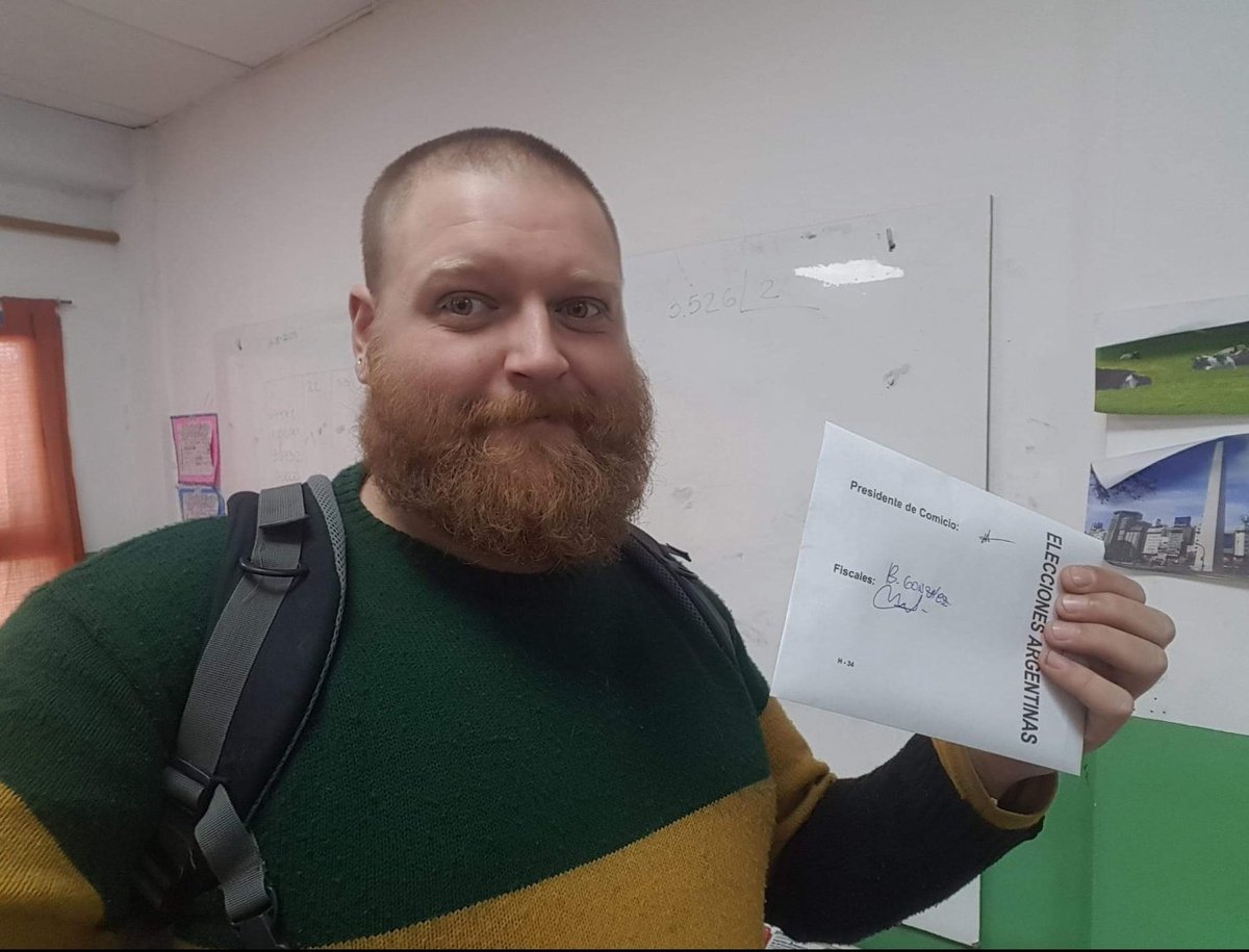 ArgentinosPost's tweet photo. @JMilei El voto para nuestro campeón!!! https://t.co/7PxeIYhGkN