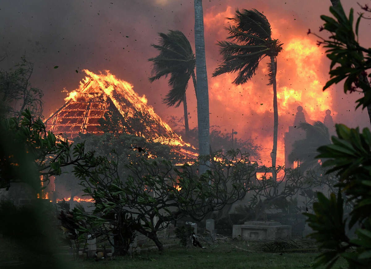AmericaInMetric's tweet photo. The fires in and around Lāhainā, Hawaiʻi have burned over 10 km² of Maui.

To help those displaced by the fires, donate to the Hawaii Community Foundation, Maui United Way, Maui Food Bank, and the American Red Cross.

Links below: https://t.co/wCqTukUStl
