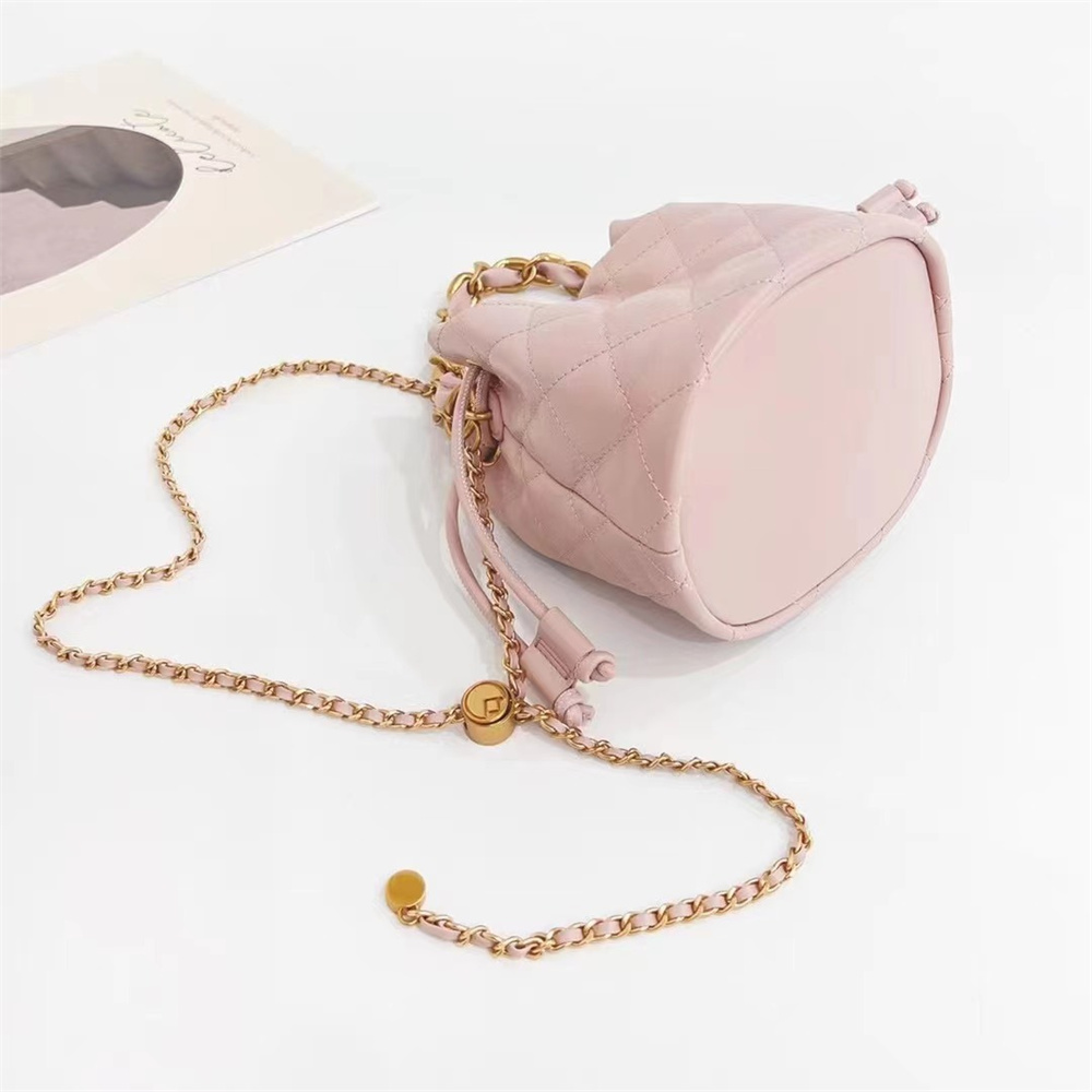 omterleather's tweet photo. Exquisite Details Fashionable Women's Bucket Bag
🩷Product size:L19 * W17 * H14 CM
💛Material:Genuine Leather
💙Can be customized:OEM / ODM / DESIGN
#fashion #leather #leatherbag #handbag #bag #fashionstyle #oem #factoryoem #crossbodybag #shoulderbag #ladybag https://t.co/2io5QP8s9e